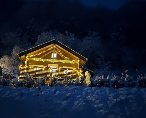 Ferienhütte im Winter