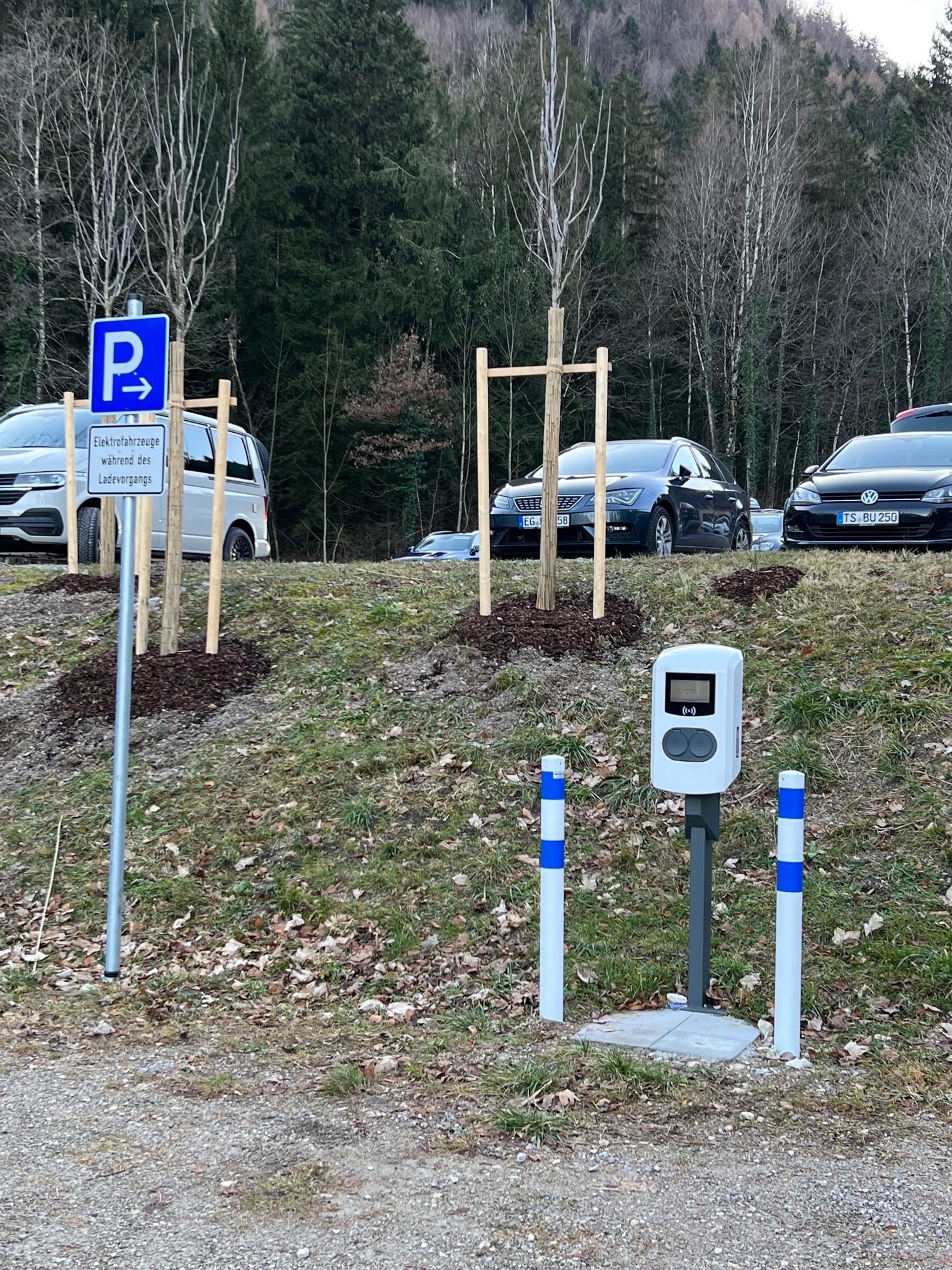 Ladesäule an der Hochplattenbahn Ladesäule an der Hochplattenbahn