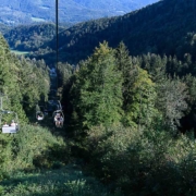 Sommer im Achental, mit der Hochplattenbahn nach oben fahren