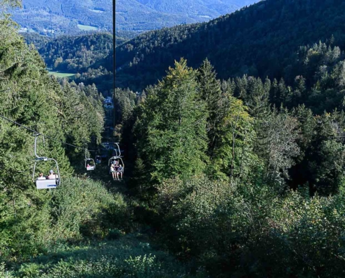 Sommer im Achental, mit der Hochplattenbahn nach oben fahren