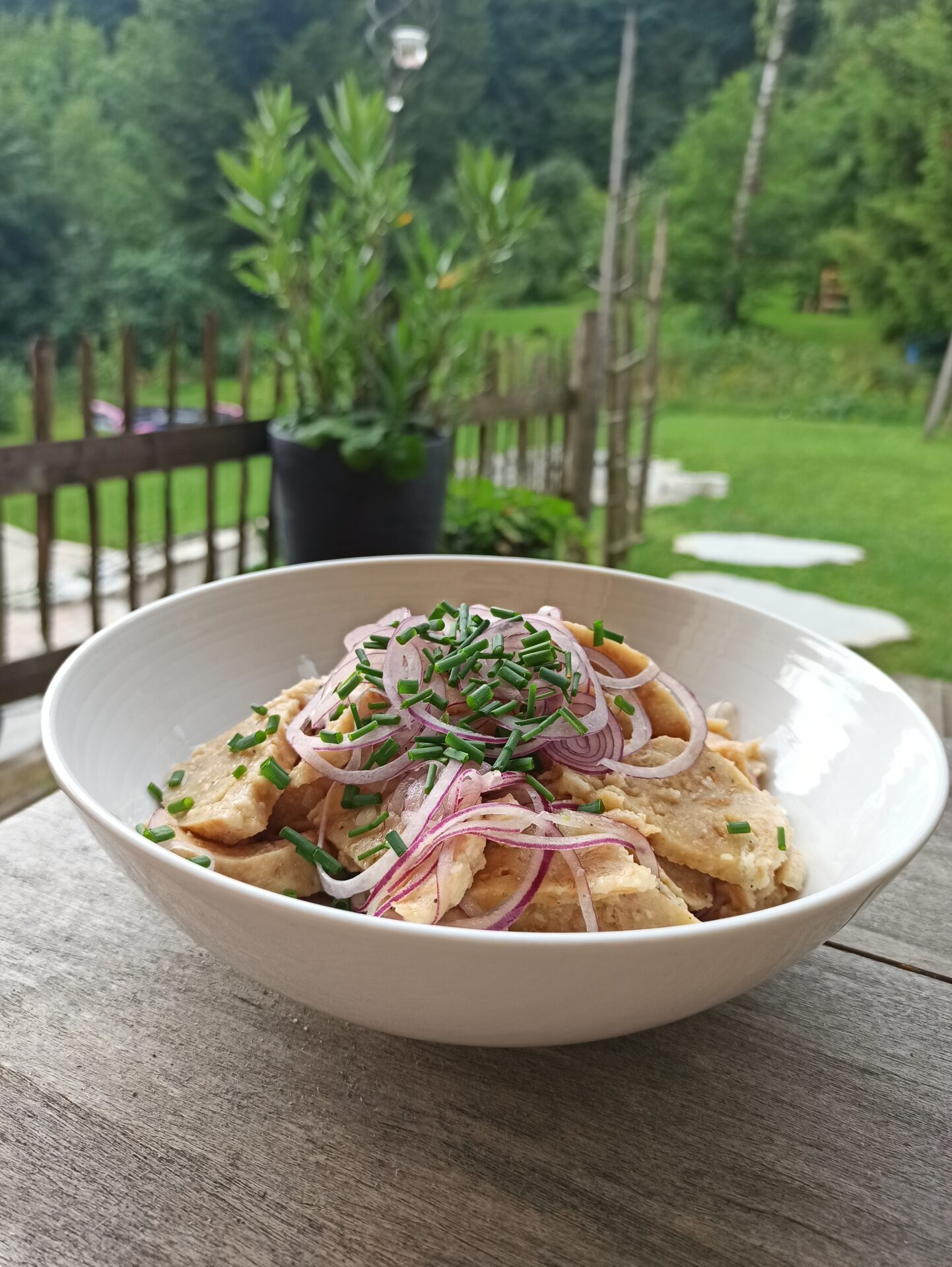 Essigknödel in einer Schüssel