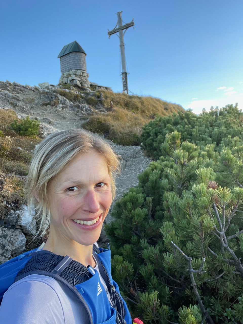 Kirsten de Baey-Ruszin beim Wandern im Achental, Achental im Sommer