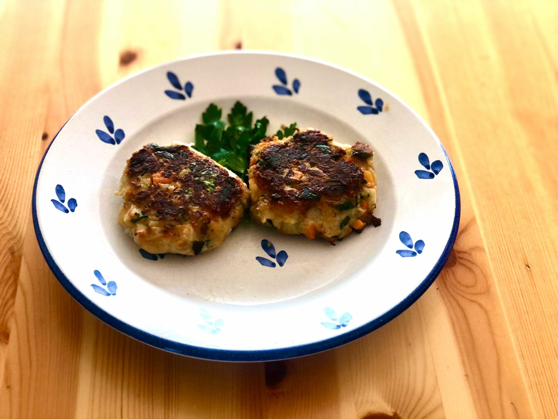 Kaspressknödel, auf dem Teller angerichtet
