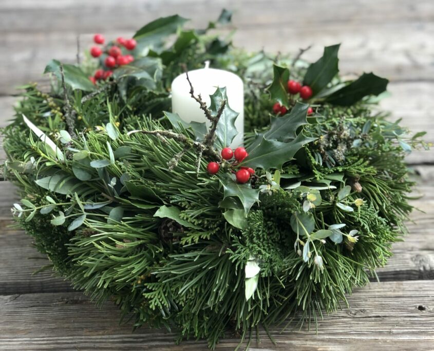 Winterlicher Kranz mit Kerze, Naturhandwerk