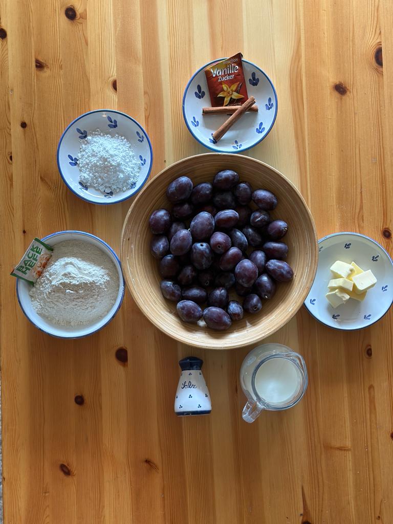Zutaten für Zwetschgendatschi
