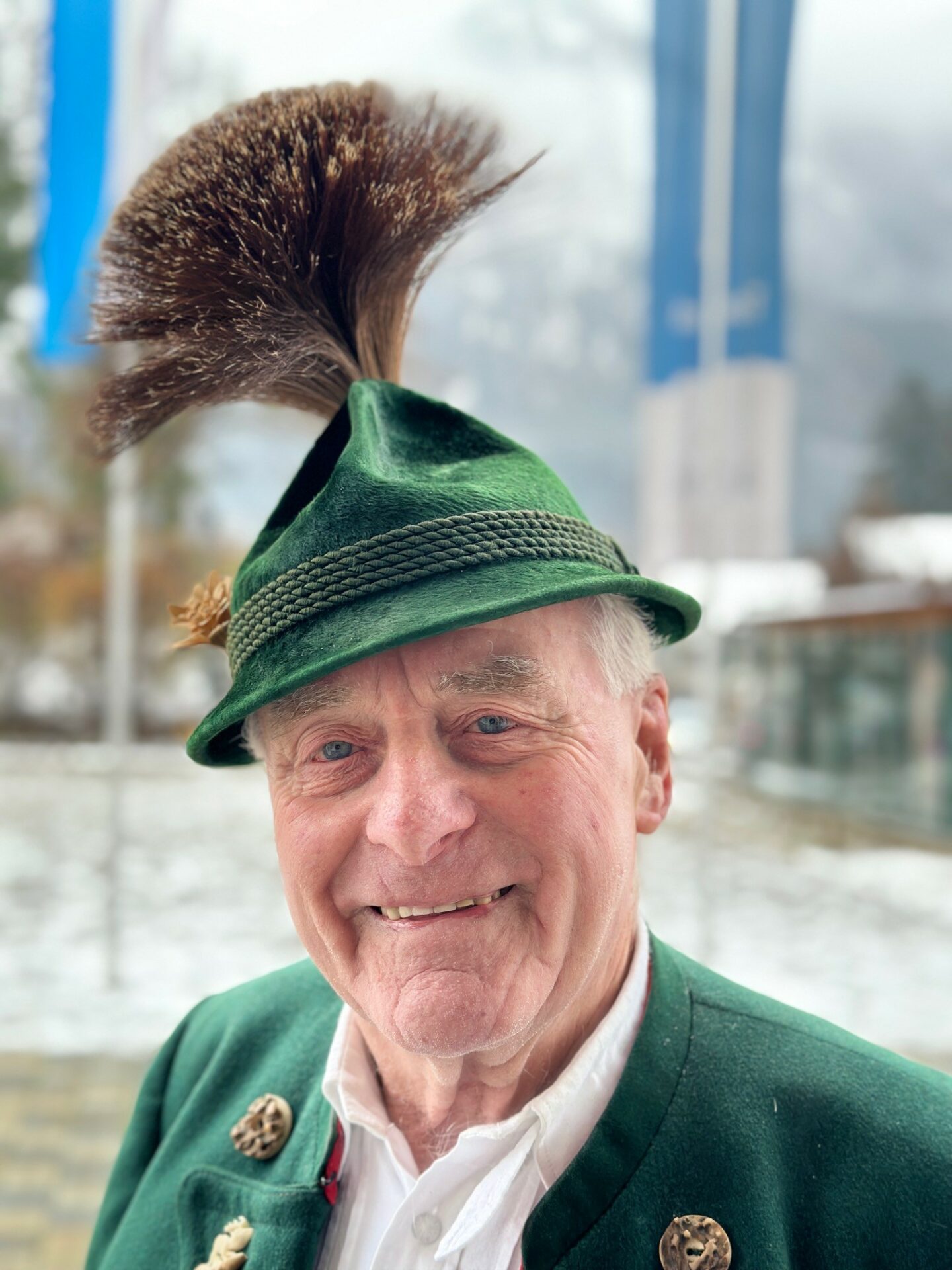 Klaus Auracher, in Tracht und mit Gamsbart