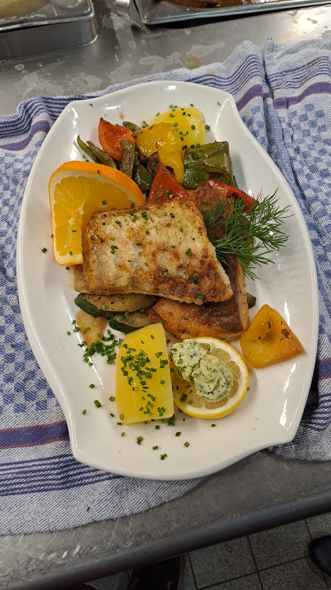 Fischgericht auf einem Teller