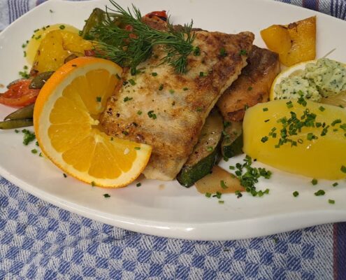 Fischgericht auf einem Teller